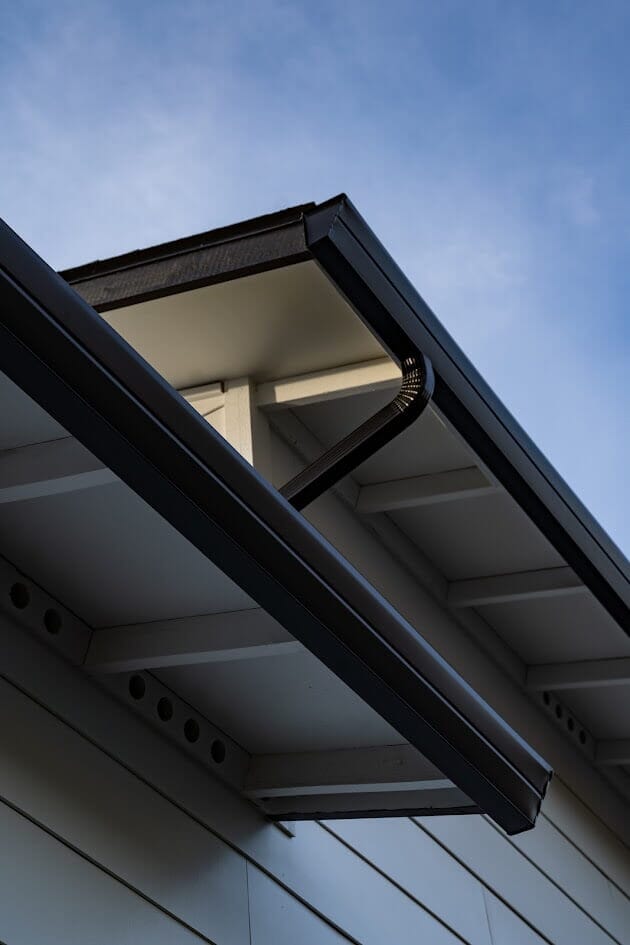 6" Fascia Gutter in Black